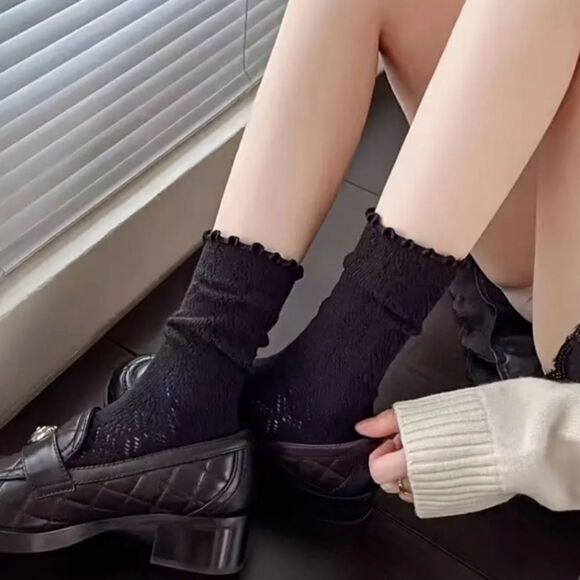 4 Pairs Solid Frill Trim Soft Mid Tube Socks - Picture 4 of 7